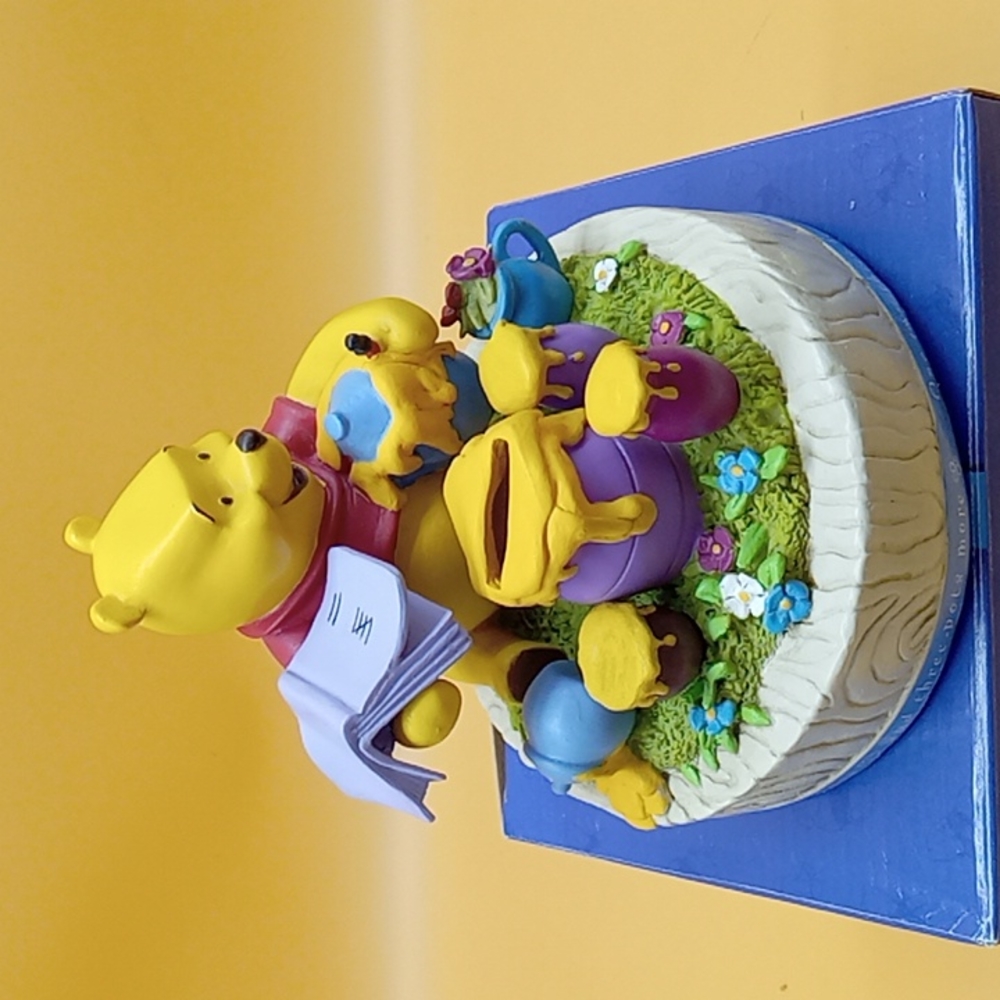 Winnie The Pooh 100 Acre Meadow Pooh Honey Pot Bank Figurine